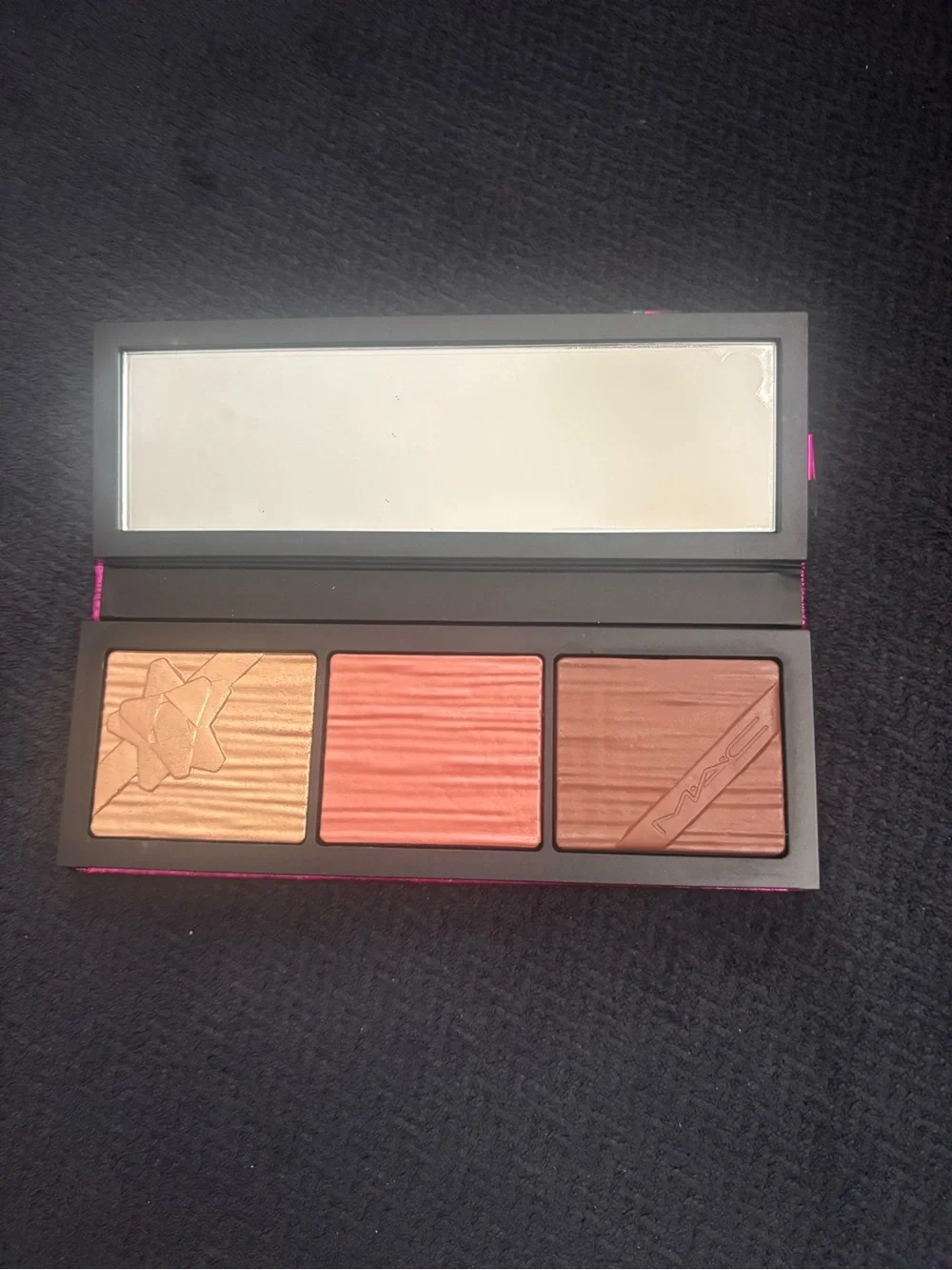 MAC Shiny Pretty Things Face Compact: Medium/Deep Skin Finish Blush